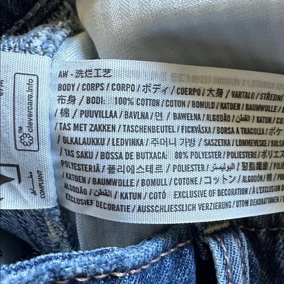 Hollister Low-Rise Bow Pattern Baggy Denim Shorts - Picture 7 of 8